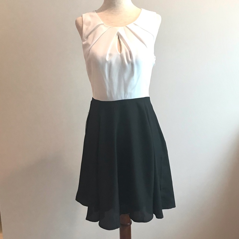 Black + White Keyhole Express Dress - Size 2 - NWT